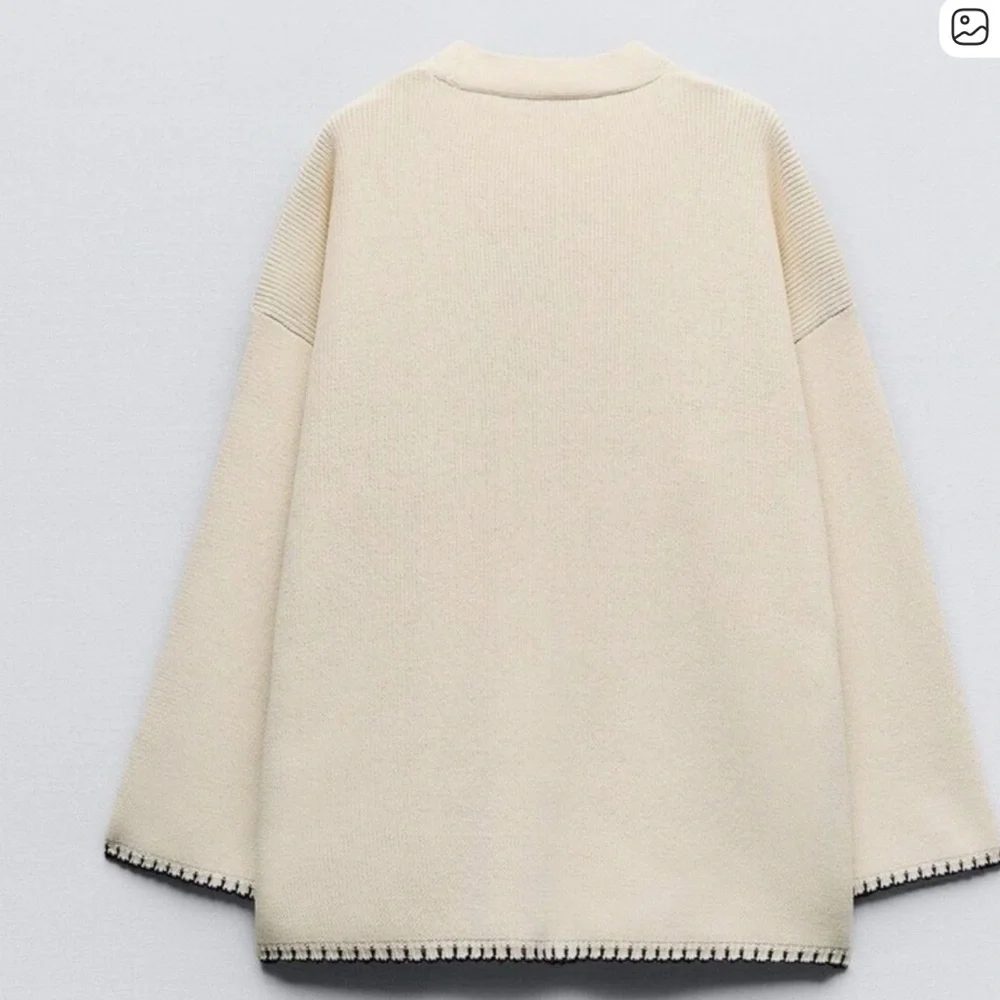 🆕 Zara Knit Cardigan With Contrast Topstitching in Cream - Picture 9 of 13